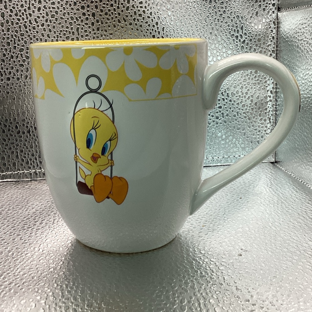 Warner Bros. Tweety Bird Mug with Yellow and White Design